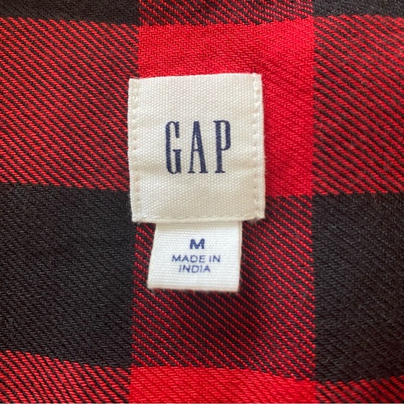 Women’s GAP Size M long sleeve red & black blouse like new extra buttons - Picture 8 of 11